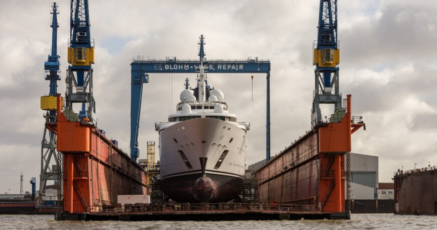 Hamburg / Deutschland - 21. Februar 2017: Werft im Hamburger Hafen